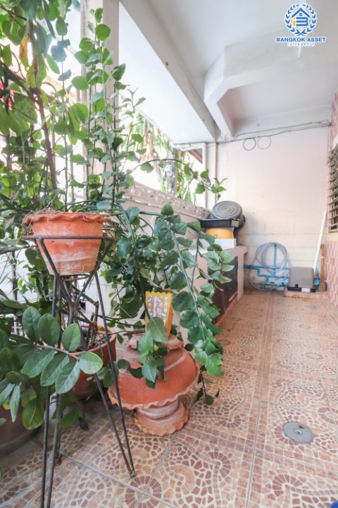 *****ทาวน์เฮ้าส์มือสองย่านกรุงเทพมหานคร ม.จิรัฐติกร7 เสนานิคม1 เนื้อที่ 17 ตร.ว. ฟังก์ชัน 2 ห้องนอน 2 ห้องน้ำ แถมฟรี! 1 เครื่องปรับอากาศ 1 เครื่องทำน้ำอุ่น บนทำเลเดินทางสะดวก เพียง 11 นาที ก็ถึงรถไฟฟ้าสายสีเขียว "สถานีม.เกษตรศาสตร์" ใกล้ทางด่วน "ฉลองรัช"